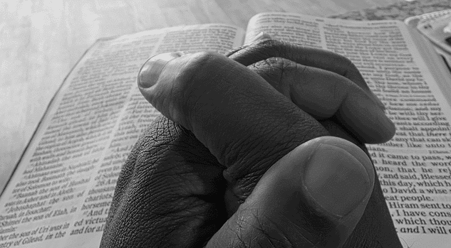 hand praying (1)